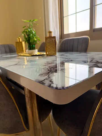 Glass table with marble-effect design with 4 velvet chairs - good condition