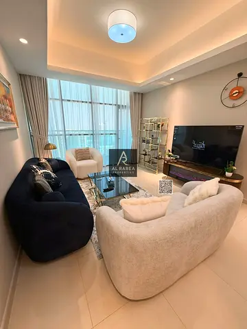 Open view - Modern furnishings - Swimming pool and gym - Private parking