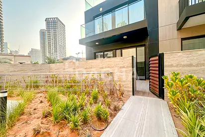 Premium Building | Storage Room | Multiple Cheques