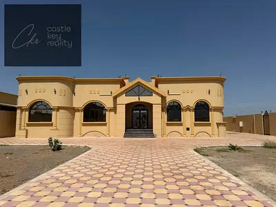 فيلا جديدة كلياً للإيجار في القب ٣، مع خادمة رئيسية