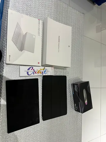 Huawei MatePad tablet with keyboard case and accessories - good condition