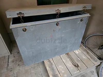 Metal storage box