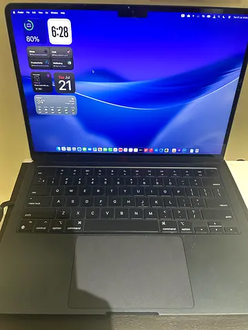 MacBook Air M2 13 inch