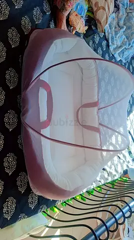 Portable baby bassinet with mosquito net – light pink, gently used