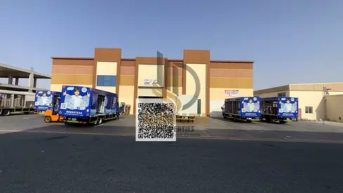 للإيجار – مستودع صناعي مميز في أم القيوين 🏭 فرصة استثنائية للإيجار في المنطقة الصناعية بأم القيوين، مستودع متكامل بمواصفات عملية ومساحة واسعة، مناسب