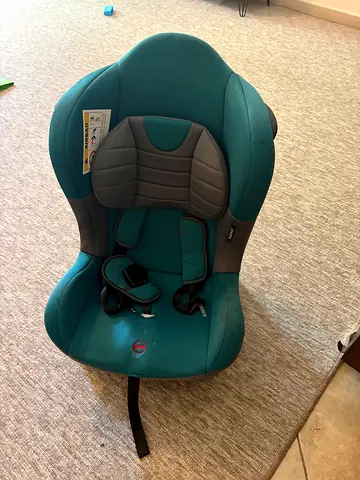 Used teal infant car seat in good condition with protection