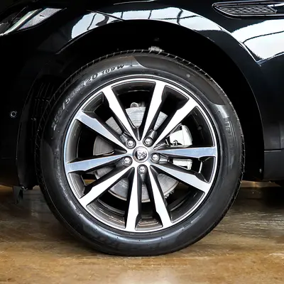 2025 Jaguar F-PACE photo 6