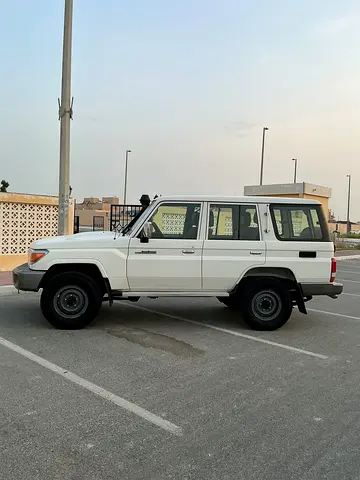 Toyota Land Cruiser LX 76L Diesel engine V6 in excellent conditions