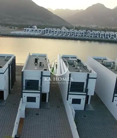 🌊 فلل فاخرة بإطلالات بحرية مباشرة في الفجيرة