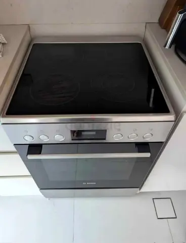 Bosch freestanding electric oven with ceramic hob – good condition