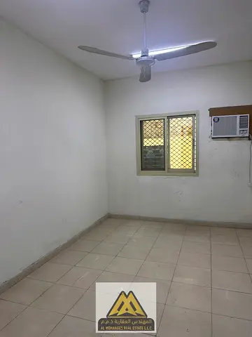 غرف سكن عمال للإيجار في الجرف الصناعية 2 عجمان – شامل الخدمات وحمامات خاصة