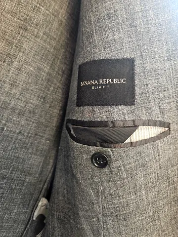 Banana Republic mens grey suit good condition