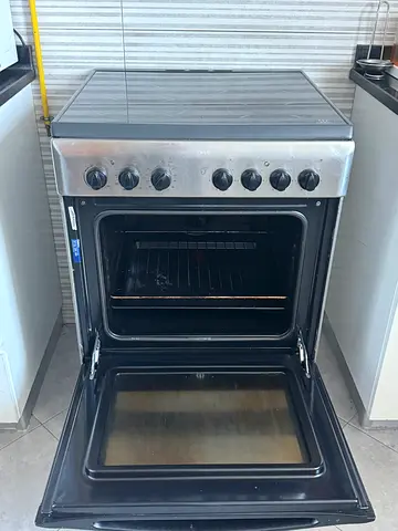 Used freestanding gas oven and hob - good working condition