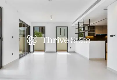 Spacious 4 BR Townhouse + M | Private Garden | B2B