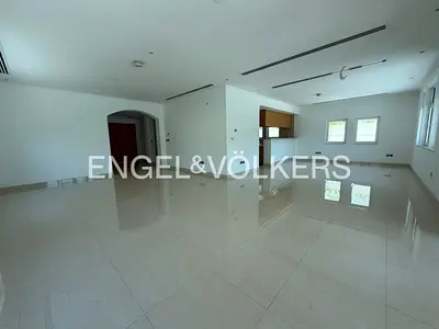 Vacant | Huge Plot | Single Row | Prime Location