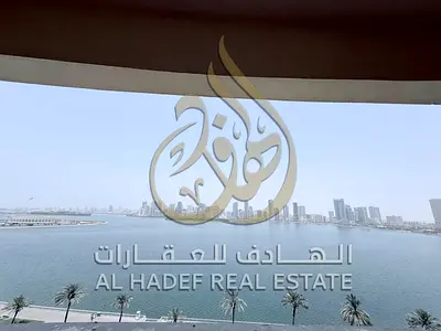 شقة 3 غرف وصالة بإطلالة بحرية مباشرة للإيجار السنوي في المجاز 3 – الشارقة موقف سيارة مجاني