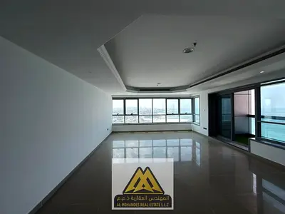 تقع في برج الكورنيش على الصف الأول من البحر، وتتميز بمساحات كبيرة وتشطيبات راقية ومرافق متكاملة تجعلها خياراً مثالياً للعائلات الباحثة عن الفخامة والر