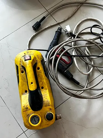 Portable Yellow High Pressure Washer with Spray Gun and Hoses