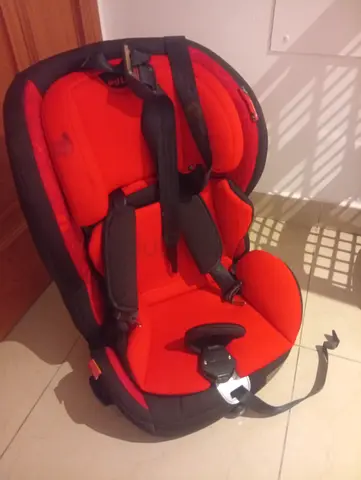 Red convertible child car seat - good condition- least used