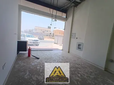 محل تجاري مميز للإيجار السنوي في الروضة 1 - عجمان (مساحة ممتازة جداً وموقع استراتيجي بالقرب من مركز شرطة الحميدية)