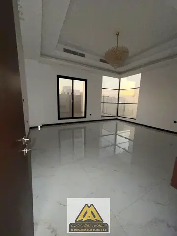 فرصة مميزة لفيلا اني ساكن، تتميز بمساحات واسعة وحالة ممتازة، مع مكيفات مركبة وموقع هادئ قريب من جميع الخدمات.
