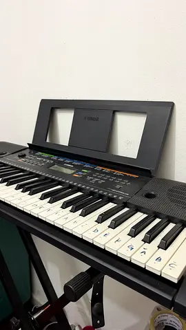 Yamaha PSR E253 61 keys beginner keyboard with stand — lightly used