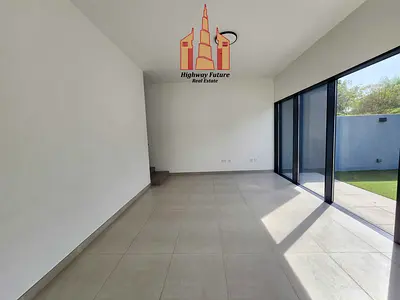Prime location fully upgraded 2bhk townhouse maid room 4baths parking free