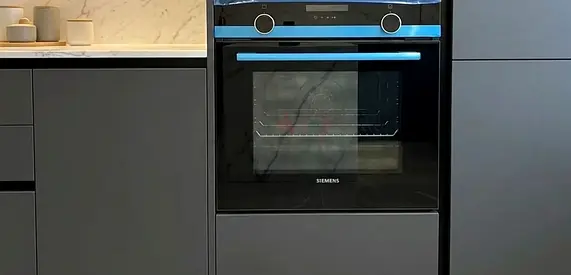 Siemens iQ500 Series Built-In Electric Oven 60cm – Black Finish | Excellent Condition
