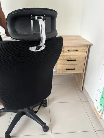 Ergonomic Black Office Swivel Chair with Coolflex Lumbar Support and Study Table-Excellent Condition