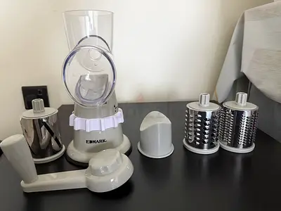 Manual food processor (like new)