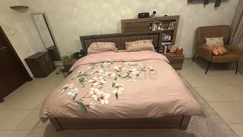 Bedroom set with 2 side tables and dresser