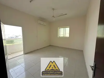 مساحة كبيرة | صالة منفصلة بباب | بلكونة | تكييف سبليت | موقع مميز قريب من مركز شرطة الحميدية | سهل الوصول إلى دبي والشارقة | قريب من جميع الخدمات