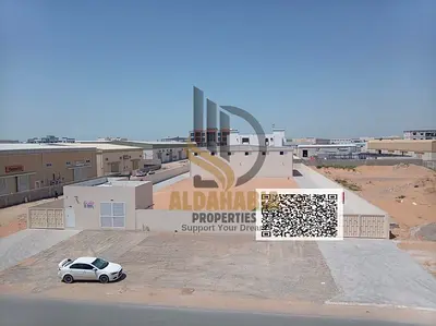 🏭 فرصة صناعية مميزة للإيجار في المنطقة الصناعية الجديدة بأم القيوين، مناسبة للشركات الصناعية واللوجستية وشركات النقل والتخزين والمقاولات، مع ساحة واس