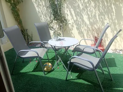 Outdoor 4-Seat Patio Set with Round Table — Light Grey