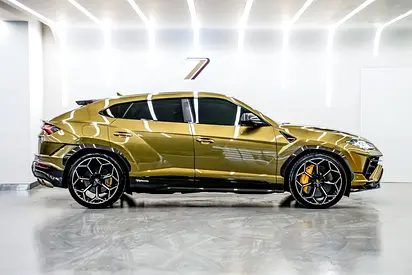 2023 Lamborghini URUS photo 3