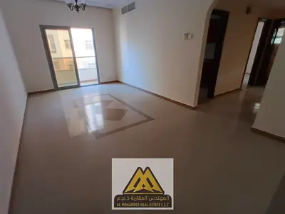 A fantastic opportunity: a spacious two-bedroom apartment with a practical design, located in a vibrant area close to all services and amenities.