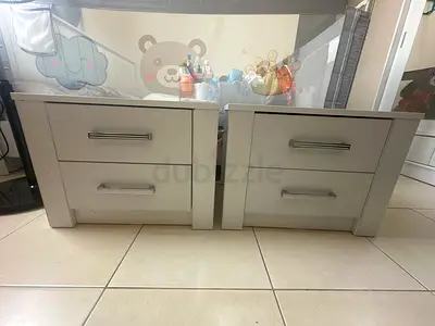 Pair of white bedside drawers / nightstands - good condition
