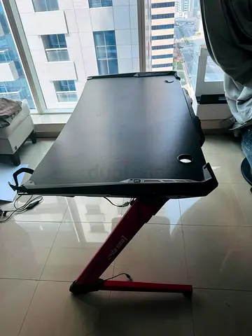 Adjustable Z-shaped Gaming/Computer Desk - Black Carbon Top, Red Frame