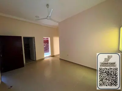 🔥 شقة للإيجار السنوي في الروضة2– عجمان 🔥 فرصة مميزة للسكن في منطقة حيوية وهادئة، شقة بمساحة مناسبة وتشطيب جيد، قريبة من جميع الخدمات والمرافق