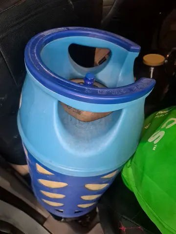 Small portable gas cylinder 2 no.