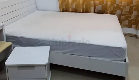 1 Queen size bed mattress