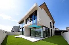 Premium Location l Luxury Villa l Multiple option