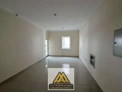 إذا كنت تبحث عن شقة فاخرة بمساحات واسعة في أحد أجمل الأبراج بعجمان، فهذه الشقة في الجرف 2 هي الخيار الأمثل. تقع مباشرة على شارع الشيخ عمار، وتتميز بتص