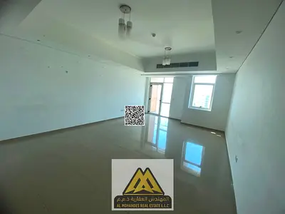 شقة عائلية فاخرة بمساحات استثنائية وإطلالات مفتوحة من ثلاث بلكونات مع غرفة خادمة وخزائن حائط على شارع الاتحاد مباشرة
