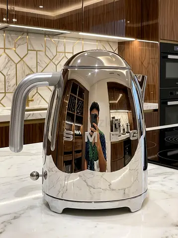 Smeg silver Kettle perfect condition. For sell