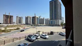 Spacious Unfurnished Studio | Prime Location | Dubai Sports City