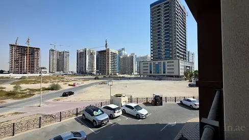 Spacious Unfurnished Studio | Prime Location | Dubai Sports City