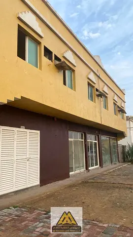 مجمع سكن عمال ومحلات للبيع في عجمان | فرصة استثمارية مميزة لامتلاك أرض صناعية مقام عليها ثلاثة مبانٍ تضم سكن عمال ومحلات تجارية