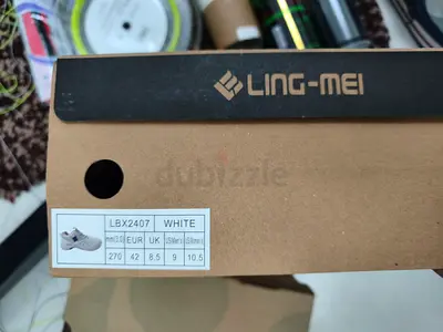 Preloved Ling-Mei white badminton pickleball shoes in box, size EUR 42