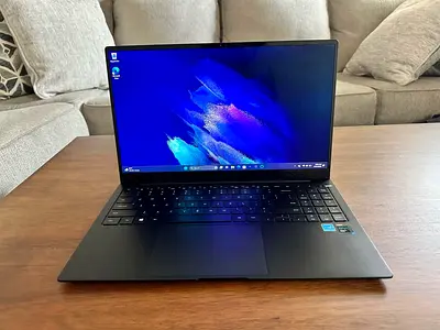 Galaxy Book Pro 15.6 inch (i7/32gb/1TB) OLED Display beter thn X1 Carbon Extreme Thinkpad p1 Gen 4 5
